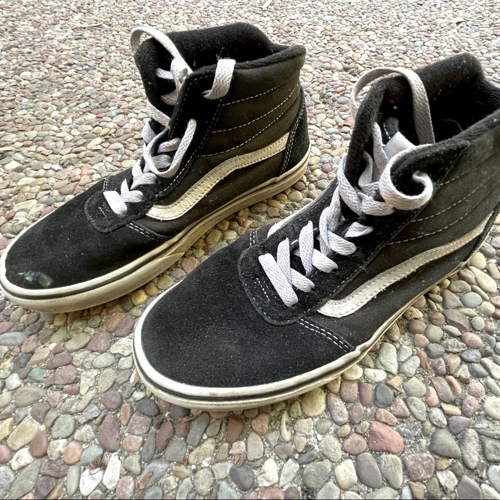 Youth Vans skate shoes